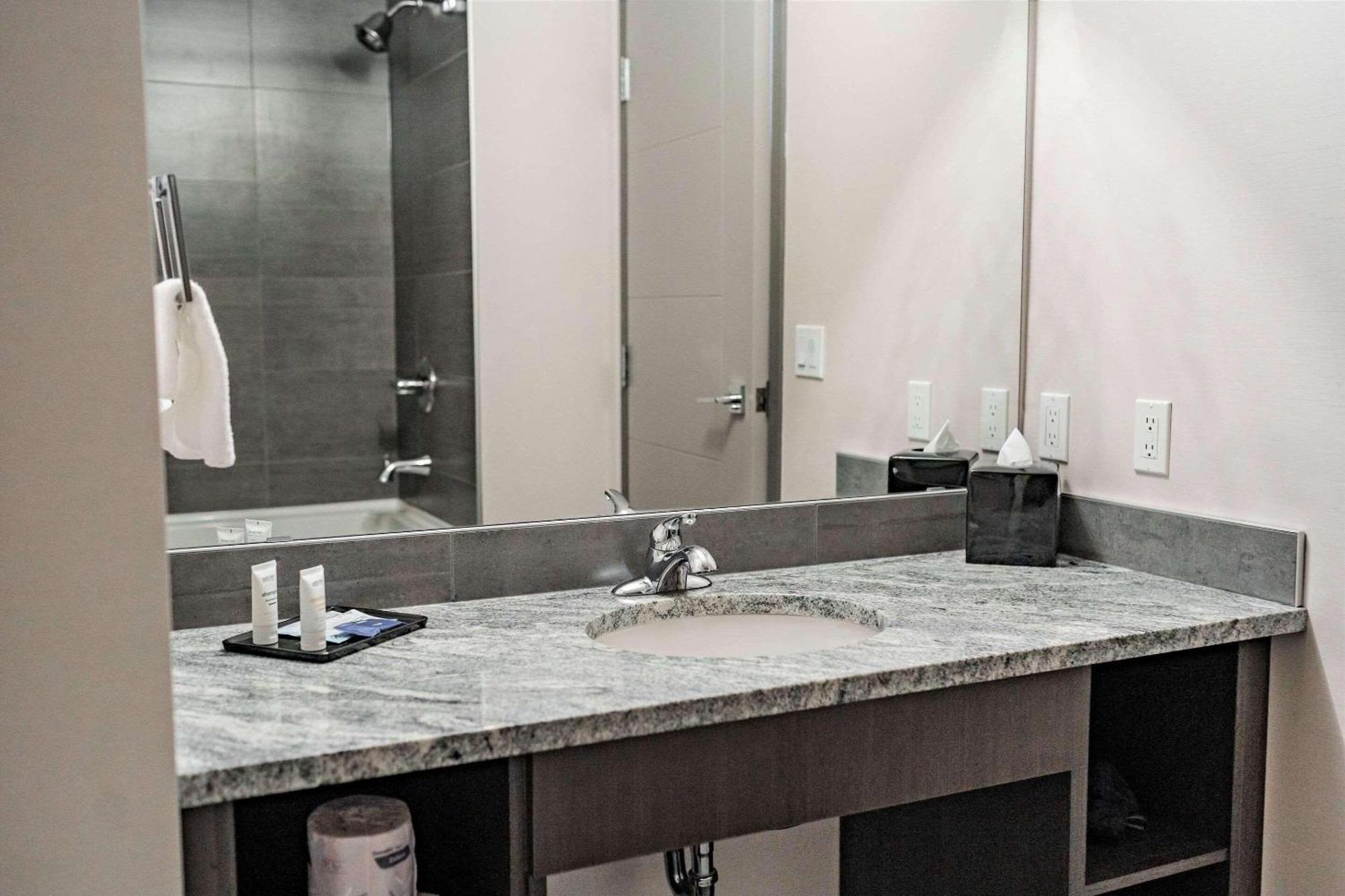 Park Inn By Radisson Edmonton Airport ليدوك المظهر الخارجي الصورة